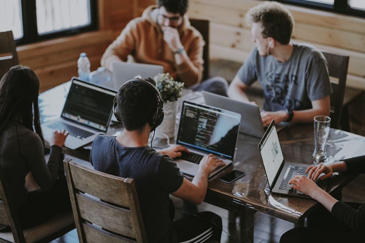 Build in Public : le Playbook Complet pour Fondateurs SaaS
